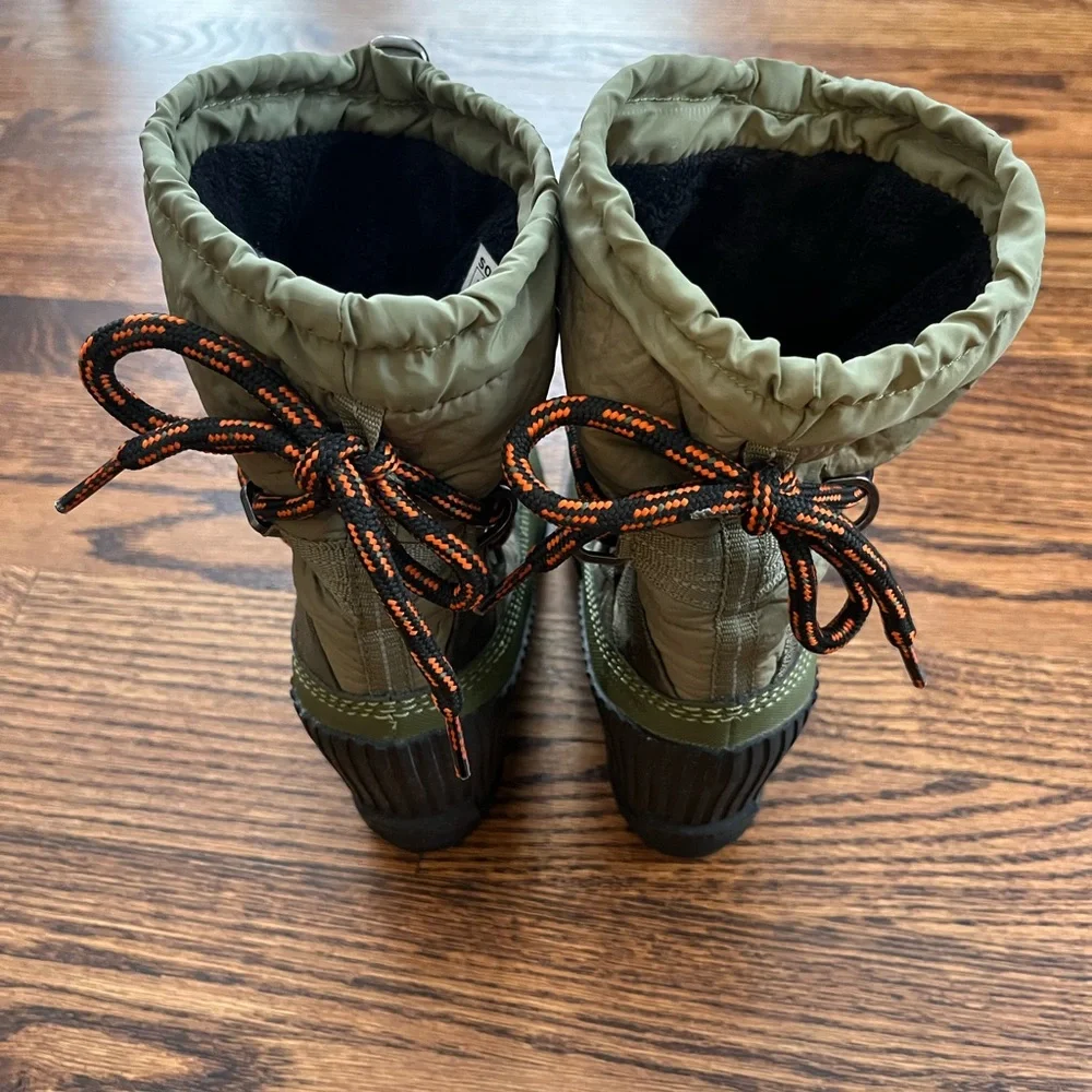 Cute & Comfy Wedge Lace-Up Winter Boot in Olive Green